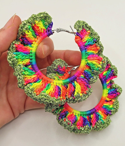 Orecchini cerchio arcobaleno - orecchini,